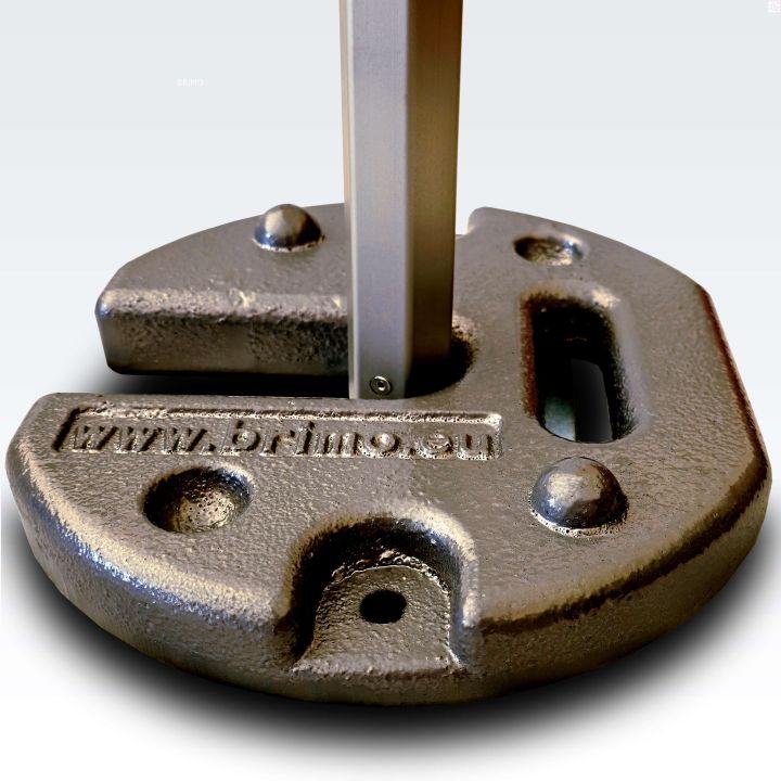 Una placa de peso de acero para tienda de ángulo bajo, que destaca el diseño apilable.